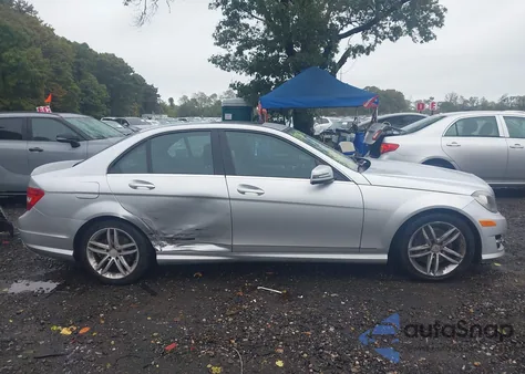 2014 Mercedes-Benz C 300 Sport 4Matic из США, поврежденный, VIN WDDGF8AB8EG192199